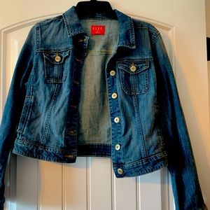 Very nice, like new women’s clothing.